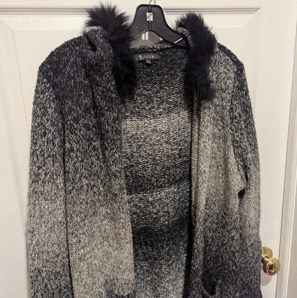 Sisters Size M/L Black & Grey Marbled‎ Knit Duster Cardigan With Faux Fur Collar